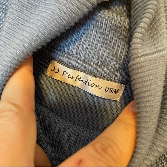 JJ Perfection Blue Turtleneck Sweater women’s‎ size medium - Picture 3 of 3